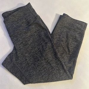 Old Navy Active Cropped Compression Leggings Soft Black Stripes Medium